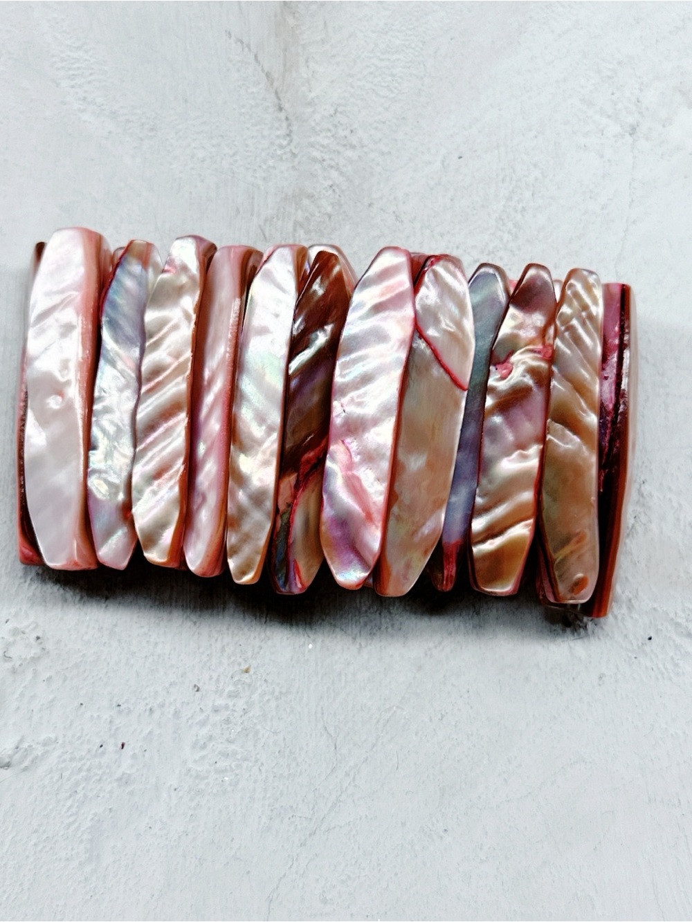6305mc. Peach Shell Stretch Bracelet
